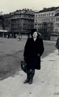 Marie Uchytilová in the time of her first semester at the Academy - in Prague by Výstaviště near Stromovka (2/221/1946)