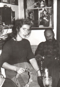 Věra Náhlíková at Vláďa Mikulec's cottage - remembering Houla (8.–9. 12. 1990)