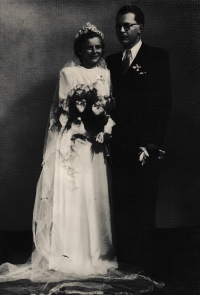 Milena and Vlastimil Macháčeks' wedding in 1947