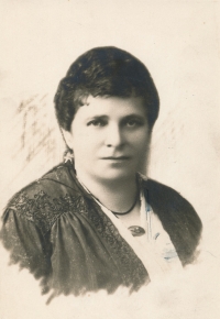 Amálie Fanty, née Hirschová. Witness' grandmother