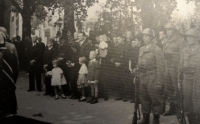 At the military funeral of her father František Valert