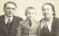 Oldřich with his parents, 1939
