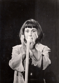 Marie Pištěková v představení Poslední noc Johanky z Arku / pravděpodobně začátek 80. let