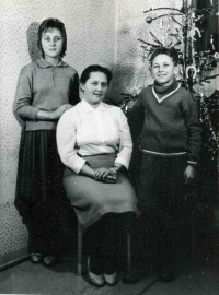 Vaculka´s Christmas in 1961 (Jarmila, her mother and Pavel)