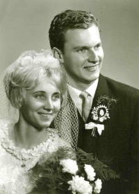 Wedding photo of Jarmila Pipalová and Vladimír Pipal (29 October 1966)