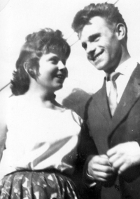 Při zásnubách, 1963