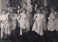 In the kindergarden in Prague in 1944, (Jana second right in front line)