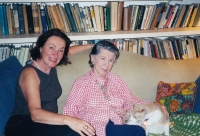 Milena Kalinovská s Medou Mládkovou, v bytě paní Mládkové, Washington, D.C., 2002