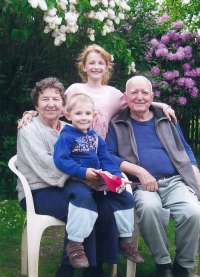 Gustav with his wife and grandchildren