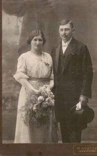 Gustav and Paulina Taussig, their wedding photo, Zábřeh about 1909