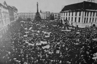 Generátlní stávka 27. listopadu 1989 na Horním náměstí v Olomouci