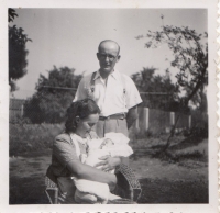 Jarmila with her parents, 1947