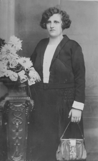 Her mother, Hedvika Brosigová (Weigelová)