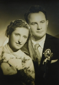 Svatební fotografie Edithy a Erwina Kobzovývh z roku 1956