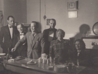 Mr and Mrs Ulrich (in the middle) in their café with the employees; 1950