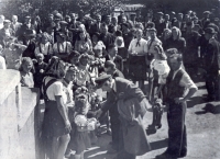 The one and only preserved photograph that depicts Jan Irving's return to his homeland: the Nýřany railway station in September 1945. Only one of the little girls in folk costumes is still alive (in 2019). A few from the bigger ones are those orphans who were later raised by Jan's children