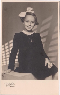 Erna Machová in her school years, aged 10 years