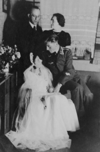 Brother Jan Bodinek on a wedding picture in a German pilot uniform with parents Marie and Štefan Bodinkovi