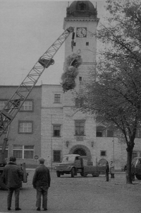 Removing the Marian Column in Kyjov in 1980