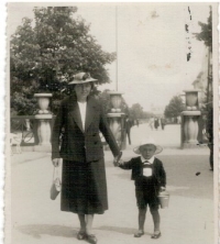 Otakar Mach with his mother in Poděbrady in 1937