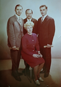 During the first visit of her brothers in West Germany in 1968, from the right: Ervin, Ludvík and Jan Bodinkovi