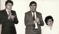Miroslav Tomek (center) as a Civic Forum spokesman, 1989