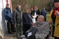 Unveiling of the statue of Olbram Zoubek in Zahradka. Eva Vorlíček right next to the master. In the background, members of the Podmelechovský club / 25. 2. 2017