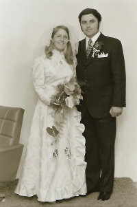 The wedding photograph of the witness Hedvika and Oldřich Fojtů. April 20, 1973 in Újezd.
