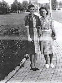 Anna (on the left), the aunt of the witness née Bocková, the sister of her father, with a friend. Zlín 1941.