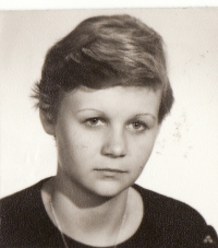 Studentka střední ekonomické školy v Resslově ulici, 1973