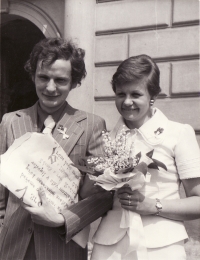Wedding at the town hall in Prague 10 Vršovice on 29 May 1975