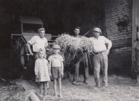 Childhood on the farm after mother's death, Moravská Hůzová, 1940s