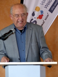 Rudolf Tomšů at one of his lectures 