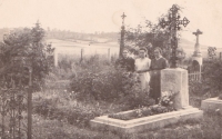 Grave of Antonín Polák in Mirohošt in 1946