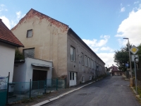 Budova bývalého podniku VOKO v Ledči nad Sázavou, který založil Antonín Vorlíček (dědeček Evy Vorlíčkové) / červenec 2019 / foto: R. Šíma