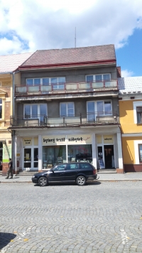 Bývalý dům Antonína Vorlíčka na ledečském náměstí / červenec 2019 / foto: R. Šíma