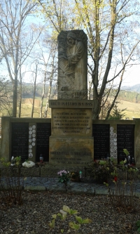 The memorial to the murdered inhabitants of Ploština (April 24, 1945), who were attending the church in Újezd, belonged to the parish of Újezd.
