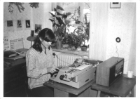 Jana Benková píše príspevok do triedneho časopisu 
cca 1981