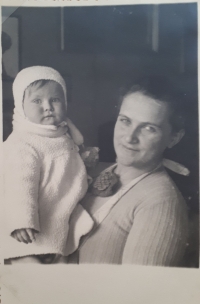 Hana Fousová with mother
