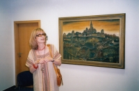 Monika na výstavě děl svého tatínka (2006)