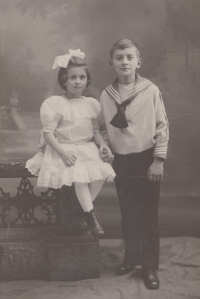 Věra and Karel Šolín in rok 1910