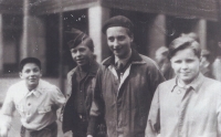 Mladý Václav Havel a vedle něj Moničin bratr Pavel Šváb (rok 1949)