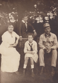 Czabaj 1915: Marie Šolínová, František Šolín, Věra Šolínová, Karel Šolín