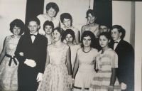 Zora Rysová v tanečních (úplně vpravo nahoře), pravděpodobně 1964