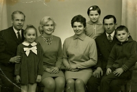 A gift for the Pecka family for Christmas 1967 (on the left the family of Marie, on the right the family of her brother František), on the left Vlastimil Krejčí, Nellynka and Marie, a sister-in-law Marie and František Pecka, their children Blanka and Vladimír, May 7, 1960