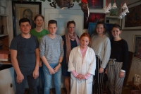 Dagmar Renertová with a documentary team from the Řevnice primary school
