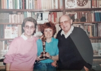 Manželé Černí s dcerou a Oscarem