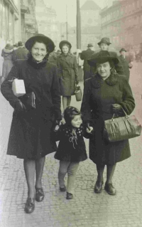 Wife of František Kubíček with mother and aunt