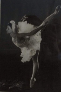 Dagmar Renertová as a ballet dancer