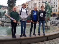 Žáci ZŠ Na Valtické na náměstí v Olomouci
